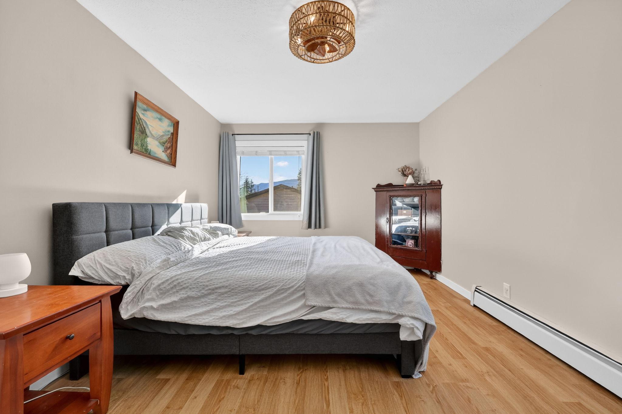 7312 Fintry Delta Road, Kelowna, BC - Indoor Photo Showing Bedroom