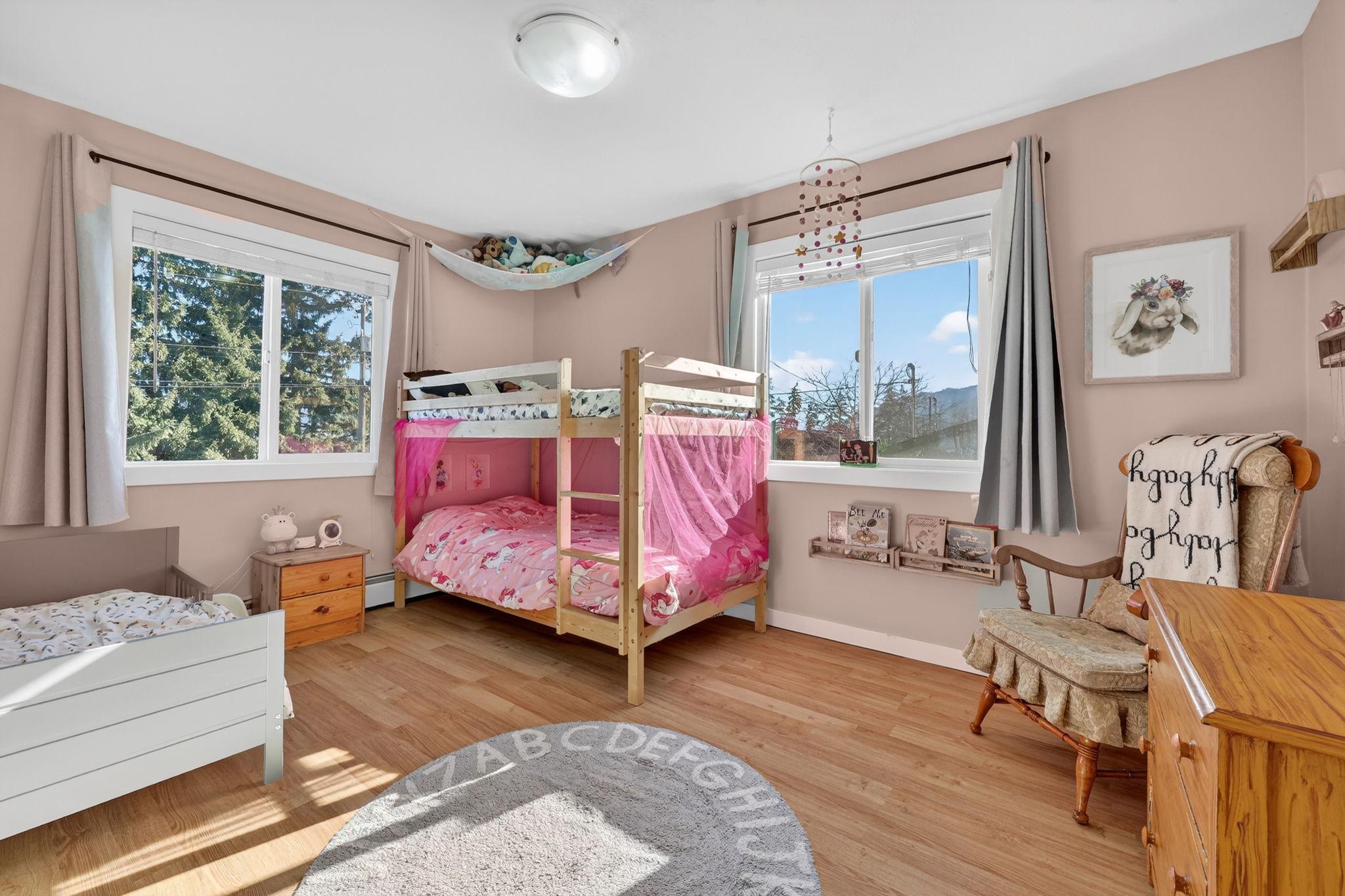 7312 Fintry Delta Road, Kelowna, BC - Indoor Photo Showing Bedroom