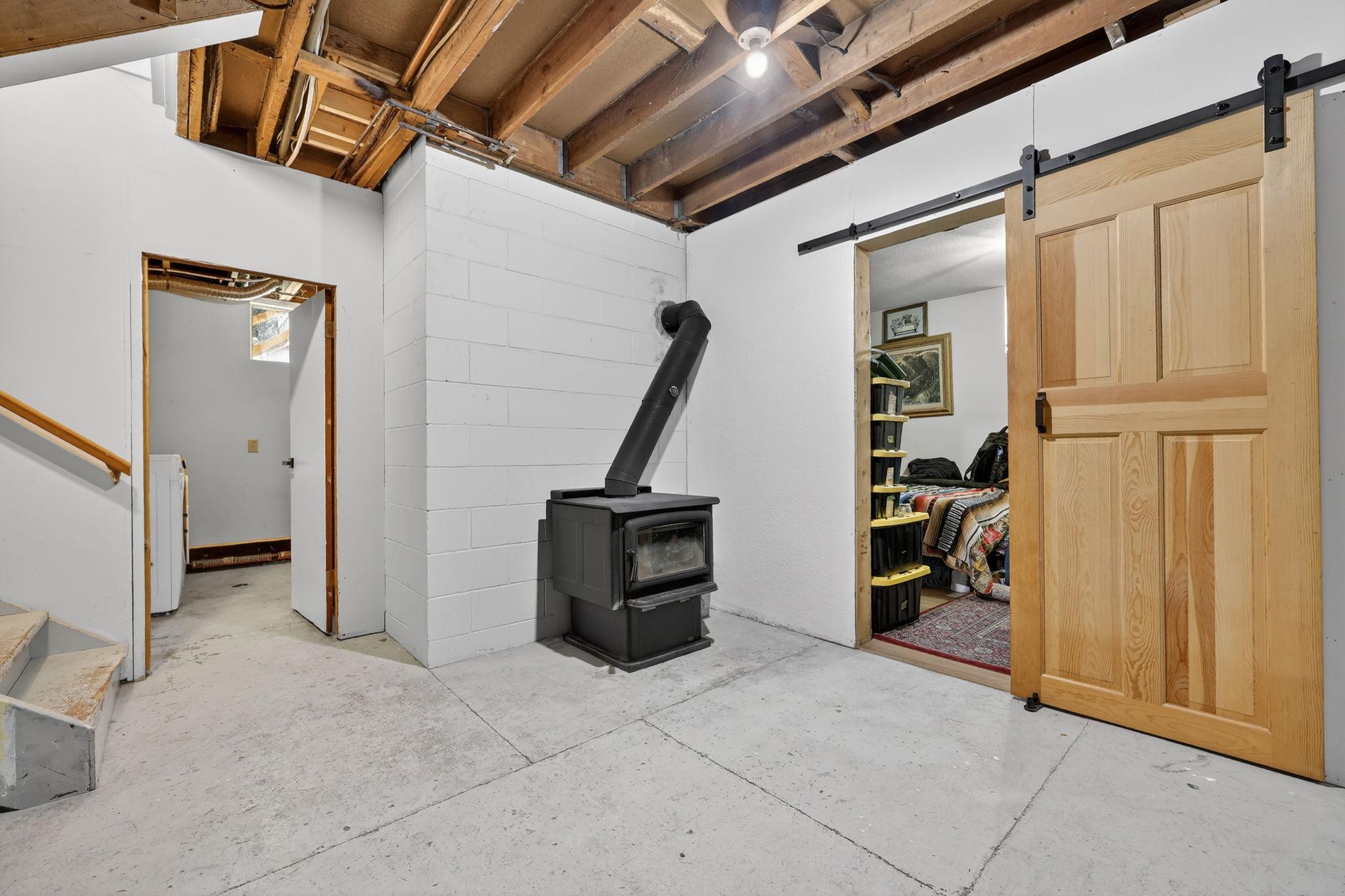 7312 Fintry Delta Road, Kelowna, BC - Indoor