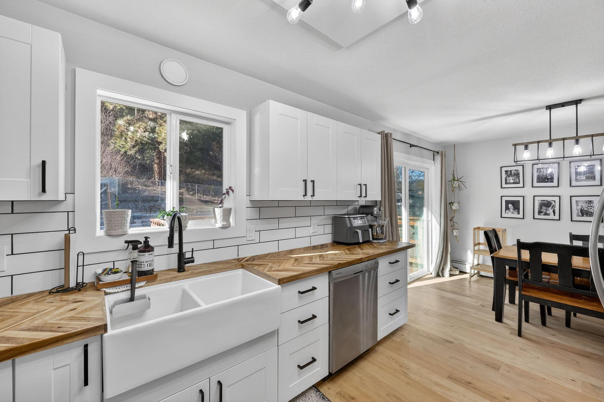 7312 Fintry Delta Road, Kelowna, BC - Indoor Photo Showing Kitchen With Double Sink