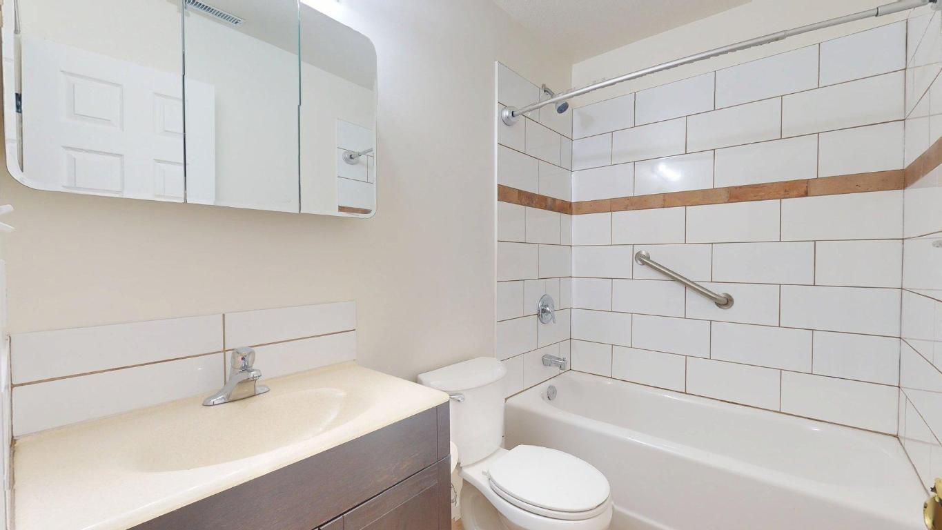 4-2504 12Th Street, Cranbrook, BC - Indoor Photo Showing Bathroom