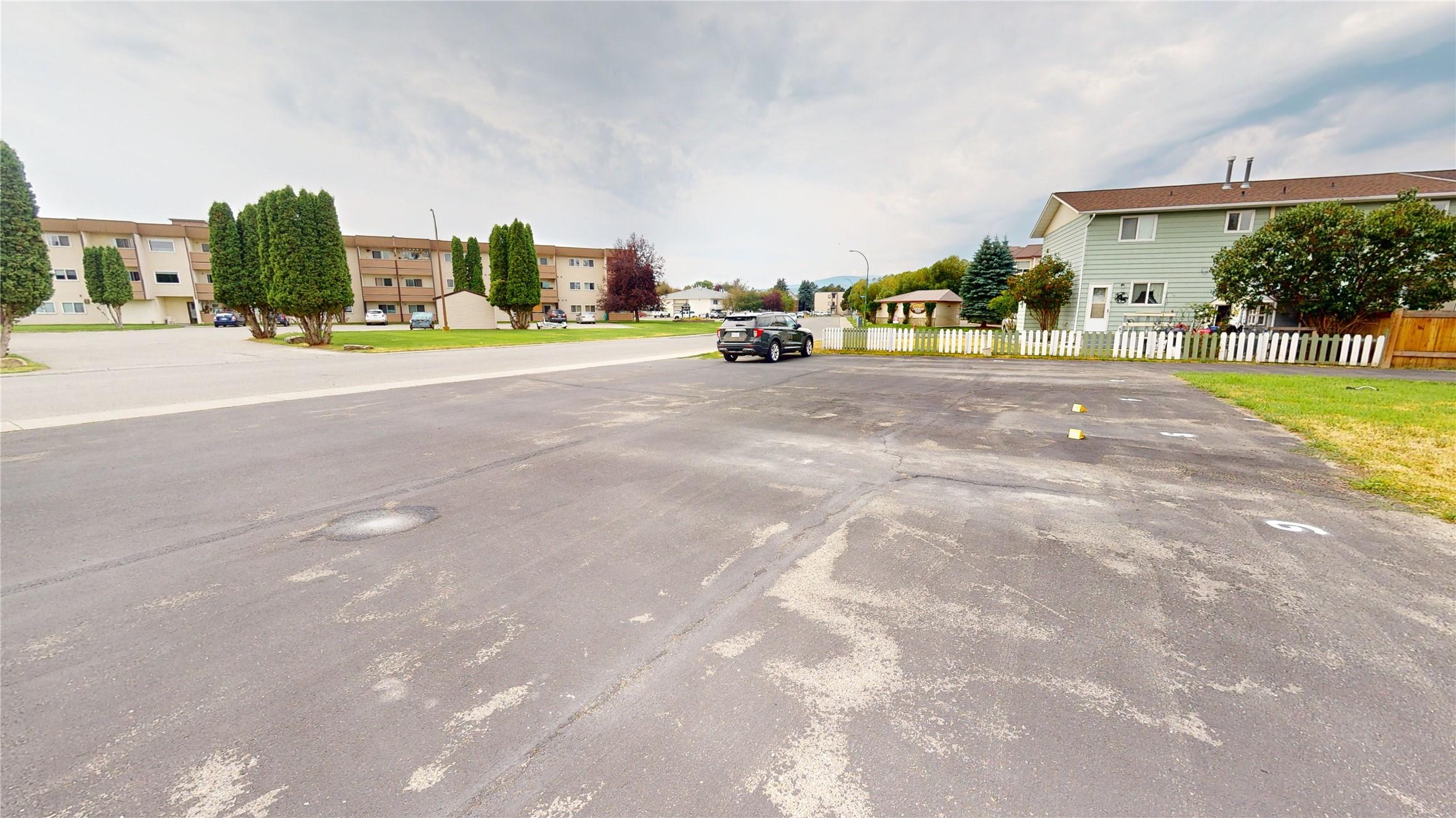 4-2504 12Th Street, Cranbrook, BC - Outdoor