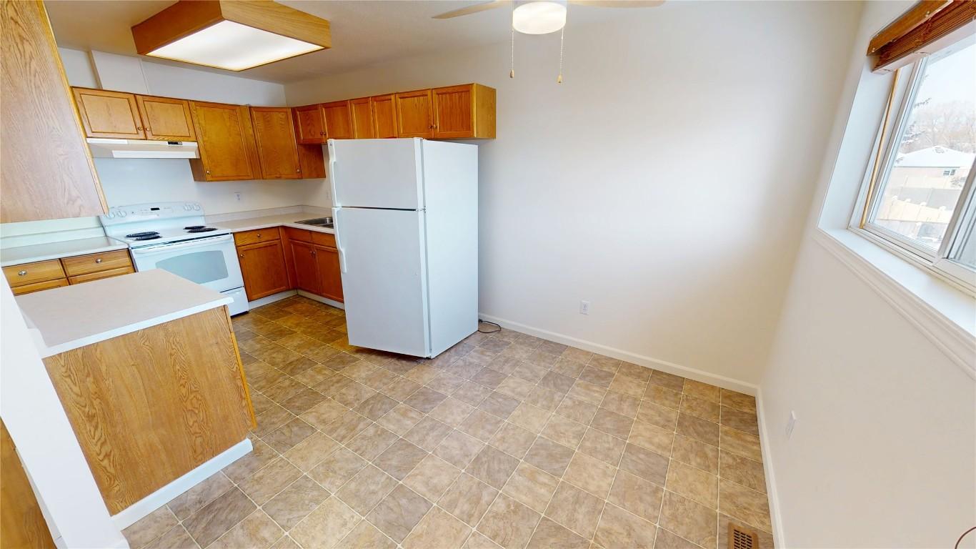 4-2504 12Th Street, Cranbrook, BC - Indoor Photo Showing Kitchen