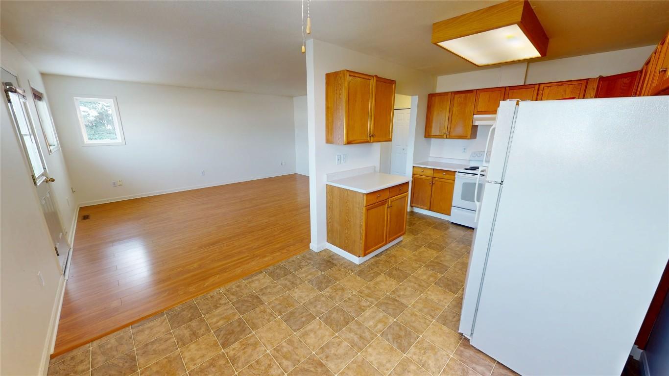 4-2504 12Th Street, Cranbrook, BC - Indoor Photo Showing Kitchen
