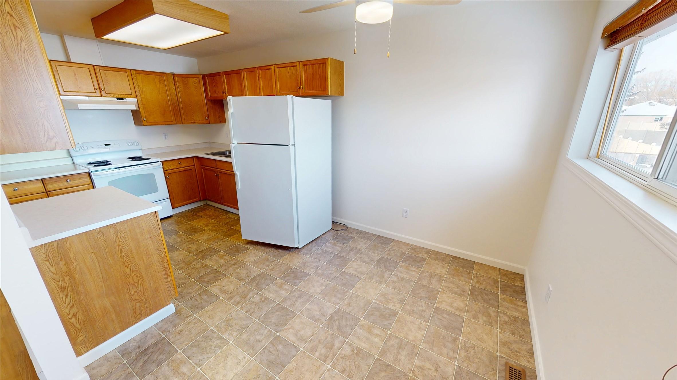 4-2504 12Th Street, Cranbrook, BC - Indoor Photo Showing Kitchen