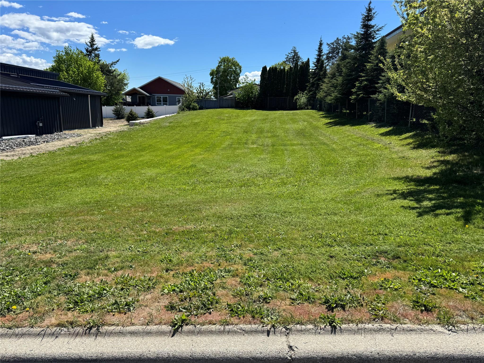 1429 Alder Street, Creston, BC - Outdoor