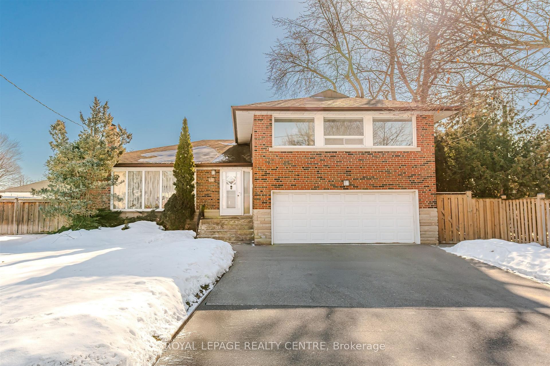 27 Hernshaw Crescent, Toronto, ON - Outdoor