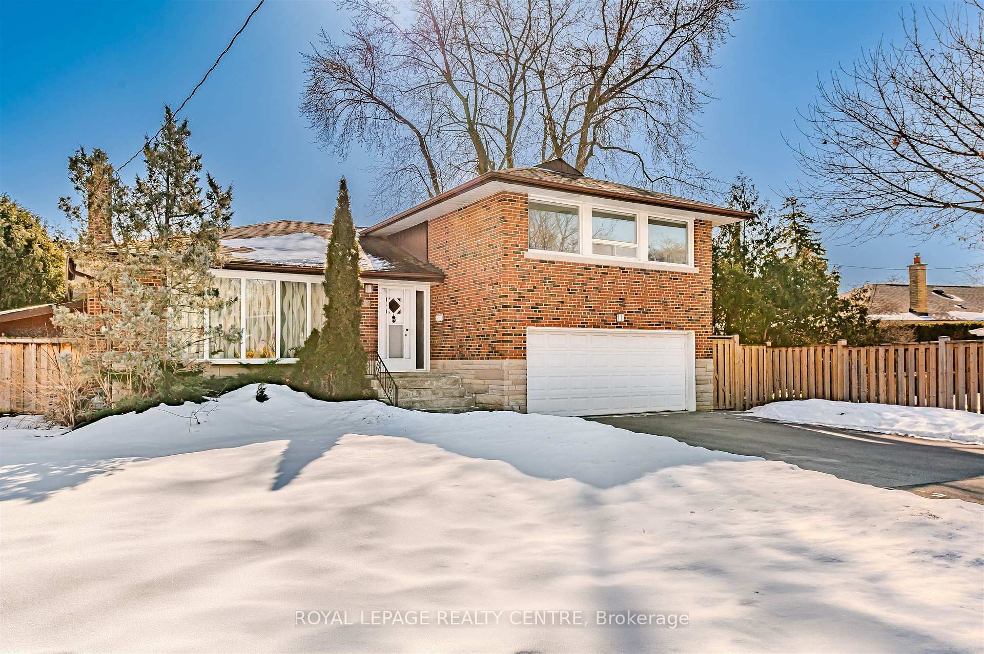 27 Hernshaw Crescent, Toronto, ON - Outdoor