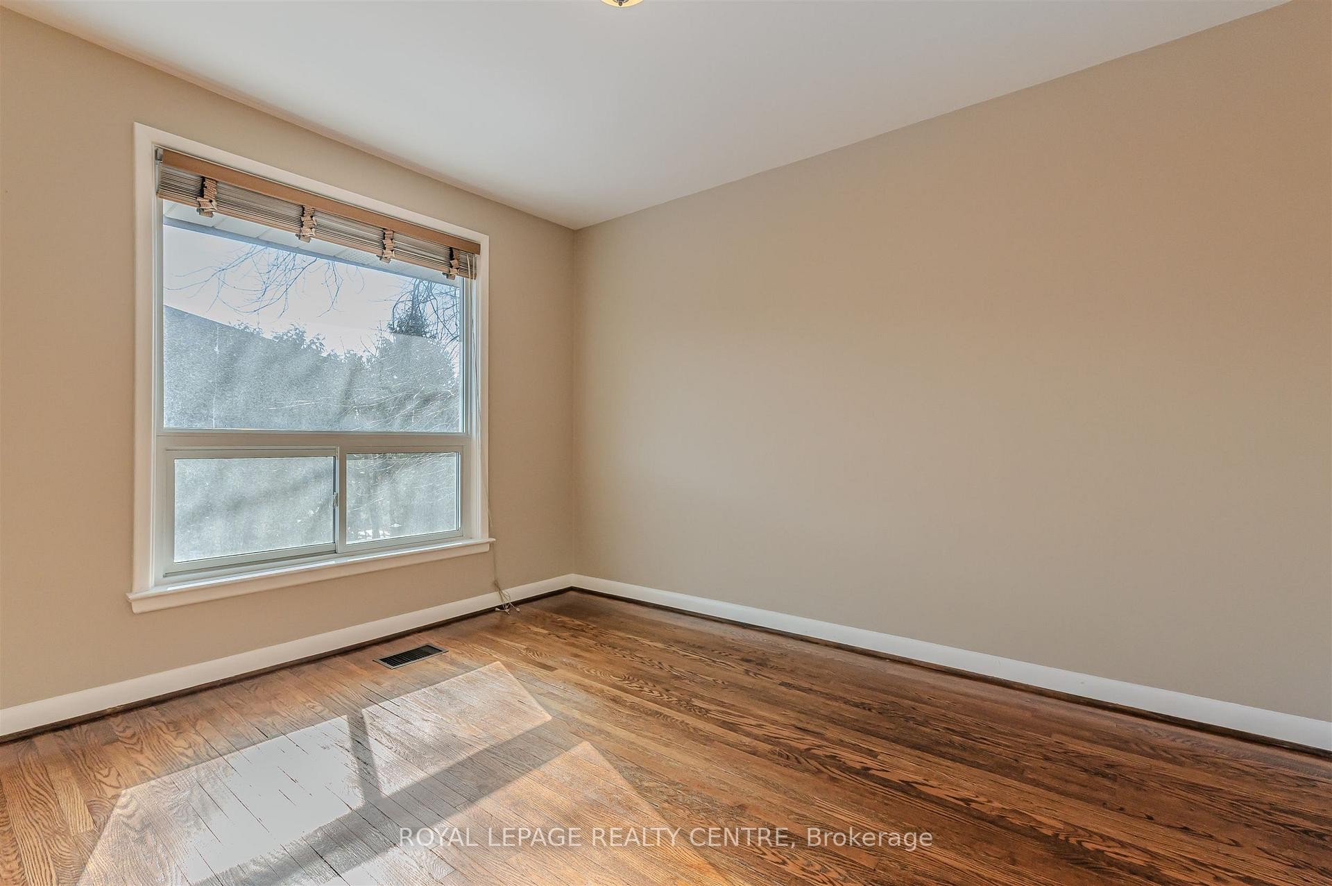 27 Hernshaw Crescent, Toronto, ON - Indoor Photo Showing Other Room