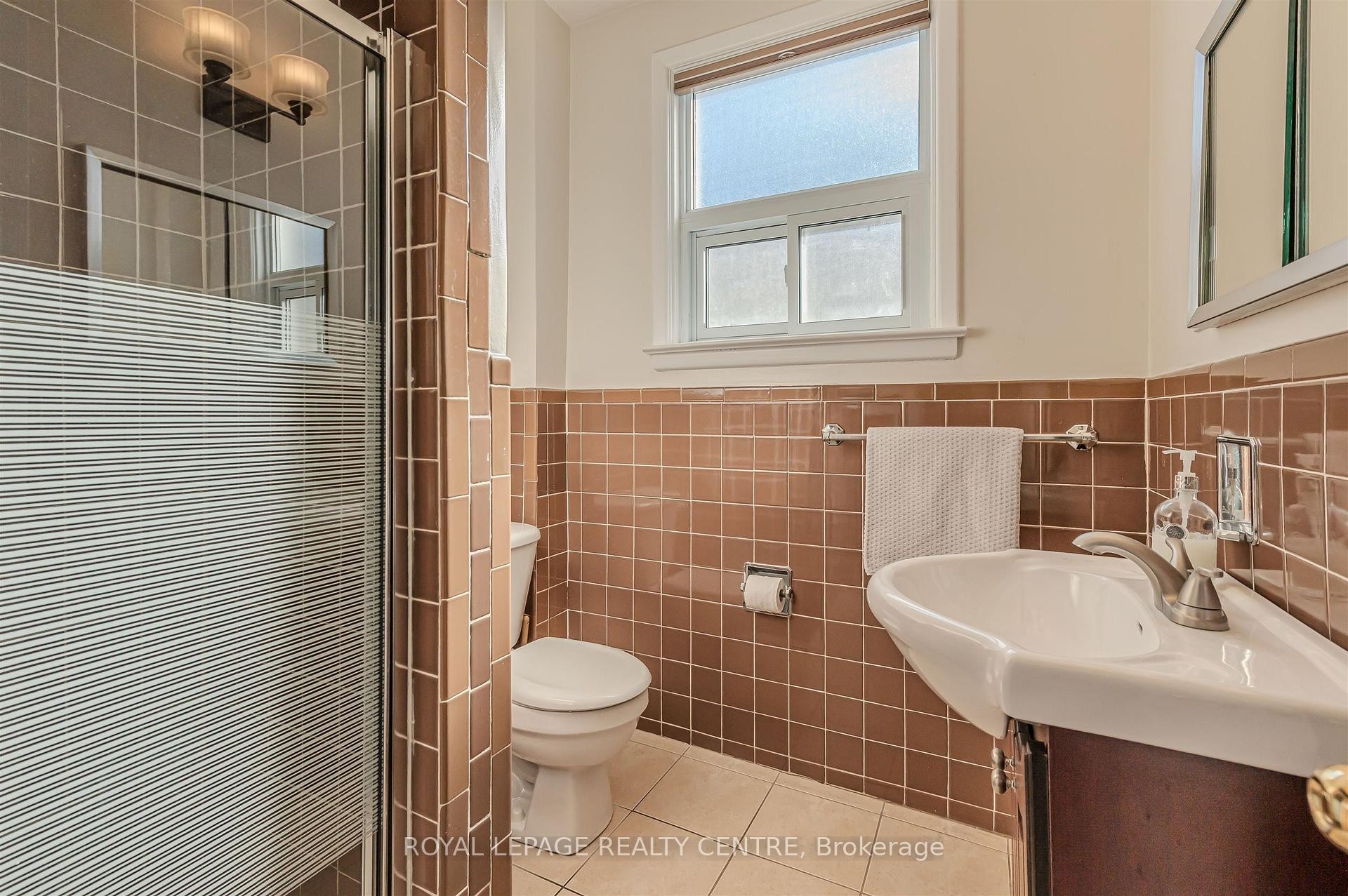 27 Hernshaw Crescent, Toronto, ON - Indoor Photo Showing Bathroom
