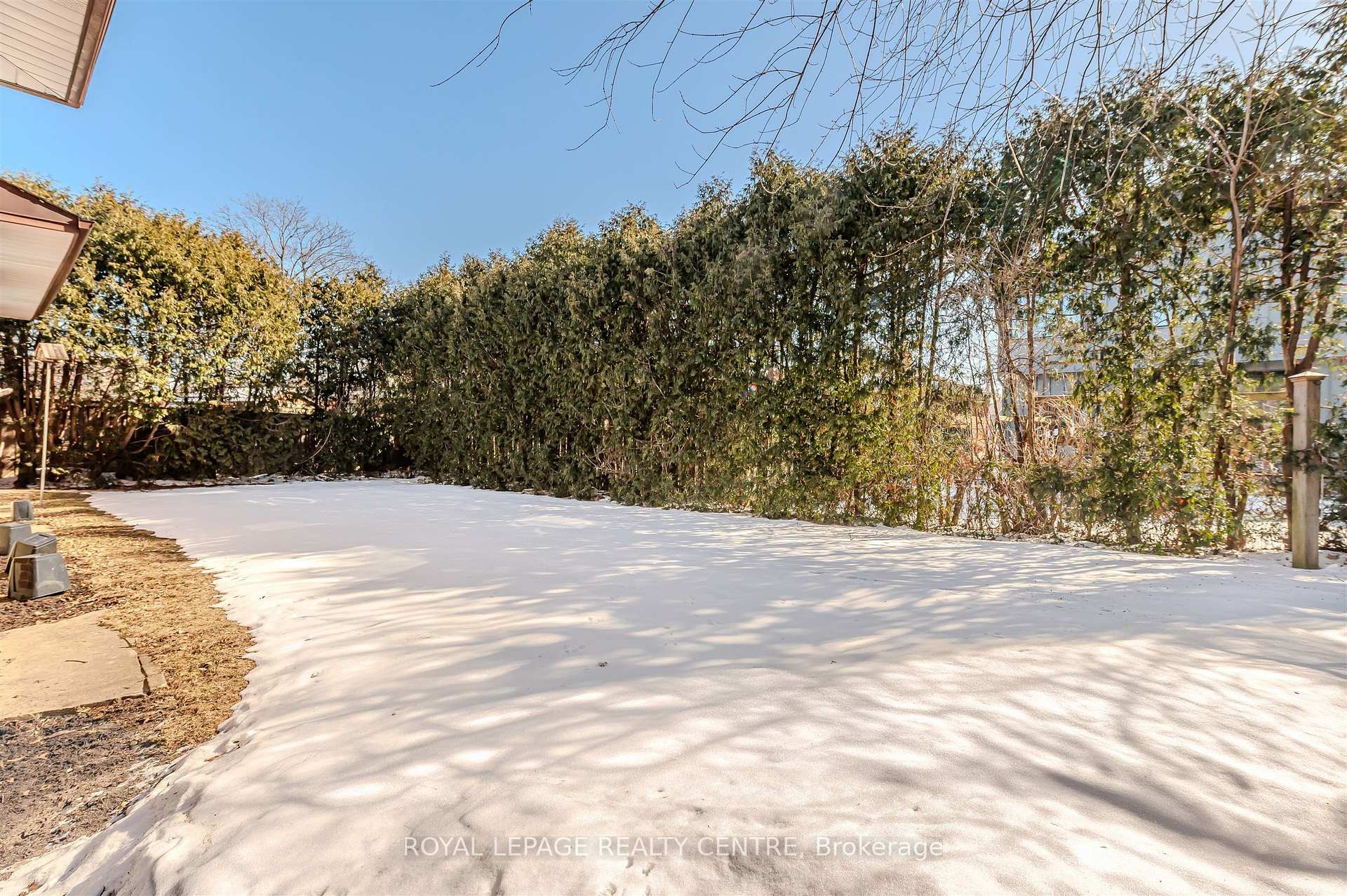 27 Hernshaw Crescent, Toronto, ON - Outdoor