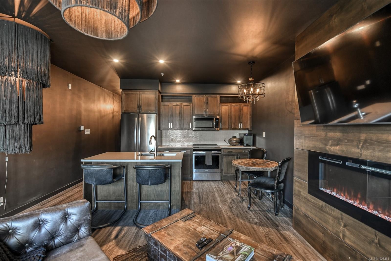 302-91 Chapel St, Nanaimo, BC - Indoor Photo Showing Kitchen