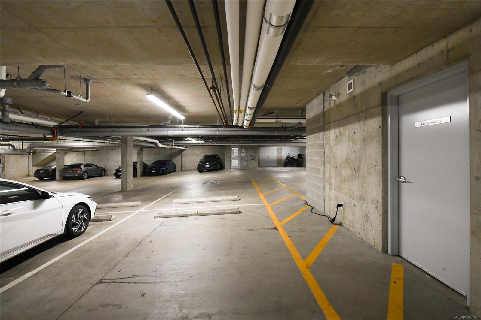 302-91 Chapel St, Nanaimo, BC - Indoor Photo Showing Garage