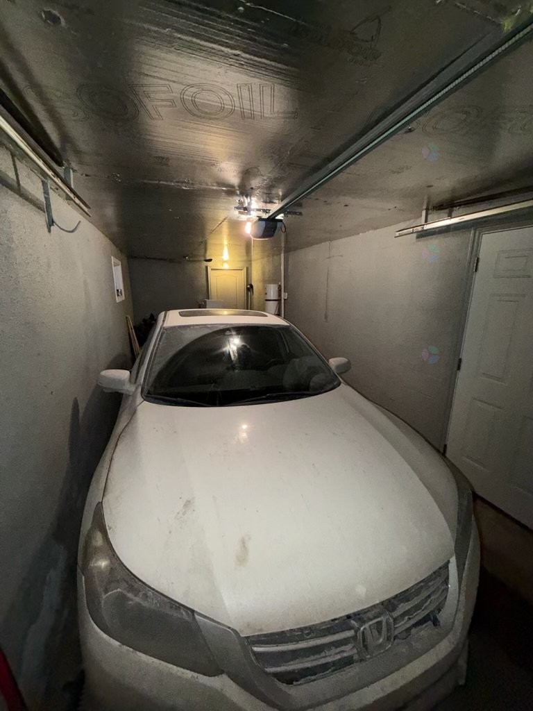 Garage - 12 Rue Mcvey, Montréal (Lasalle), QC - Indoor Photo Showing Garage