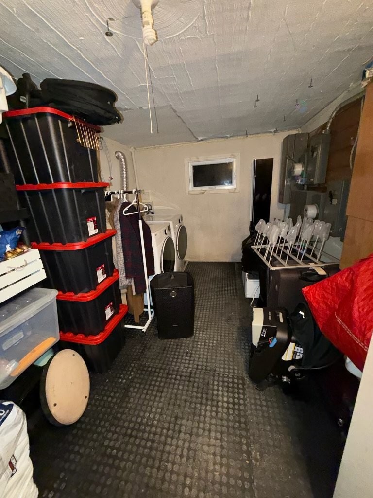 Storage - 12 Rue Mcvey, Montréal (Lasalle), QC - Indoor