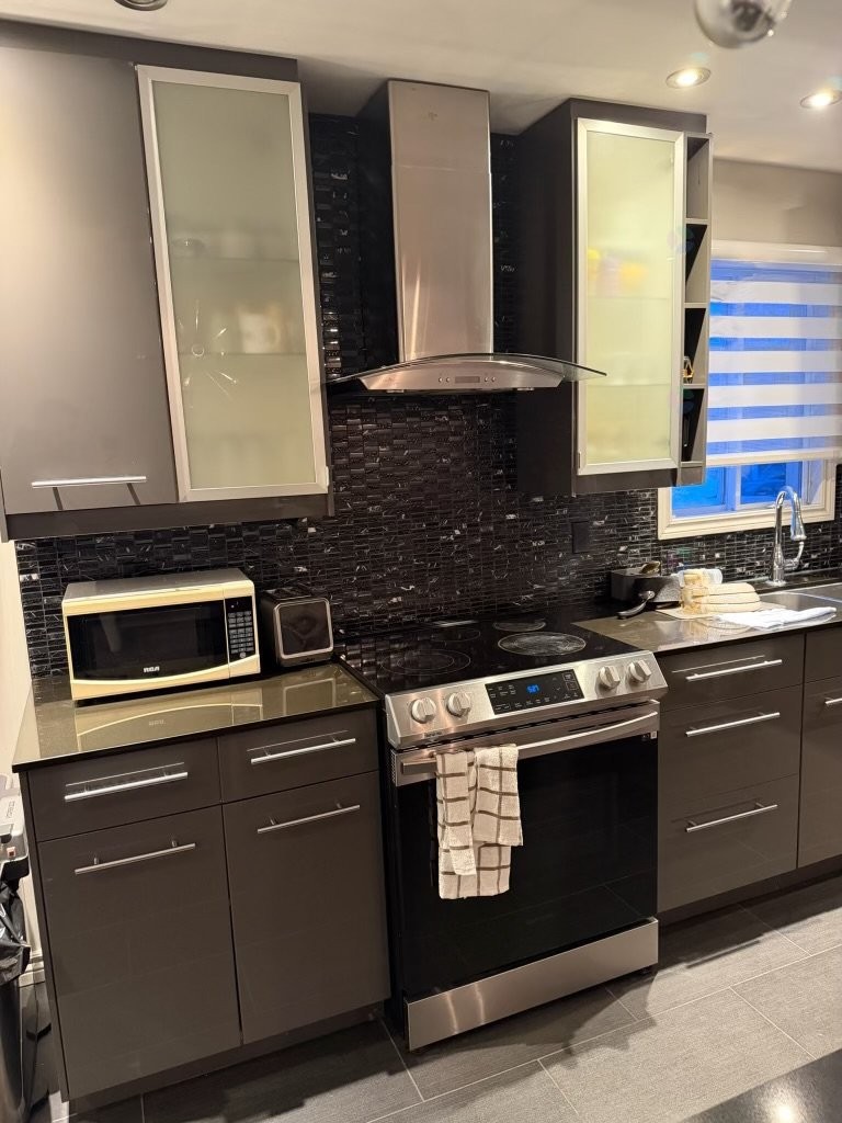 Kitchen - 12 Rue Mcvey, Montréal (Lasalle), QC - Indoor Photo Showing Kitchen