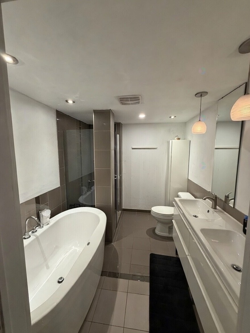 Bathroom - 12 Rue Mcvey, Montréal (Lasalle), QC - Indoor Photo Showing Bathroom