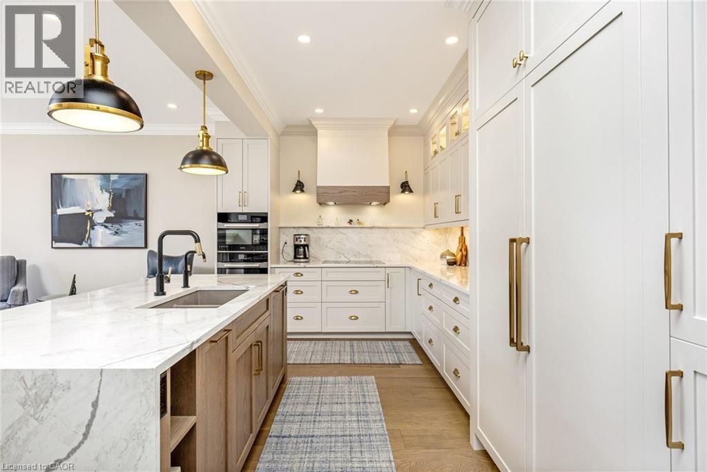 3168 Watercliffe Court, Oakville, ON - Indoor Photo Showing Kitchen With Upgraded Kitchen