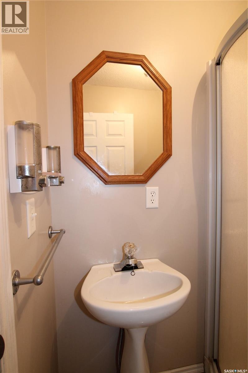 130 Marine Drive, Saskatchewan Landing, SK - Indoor Photo Showing Bathroom