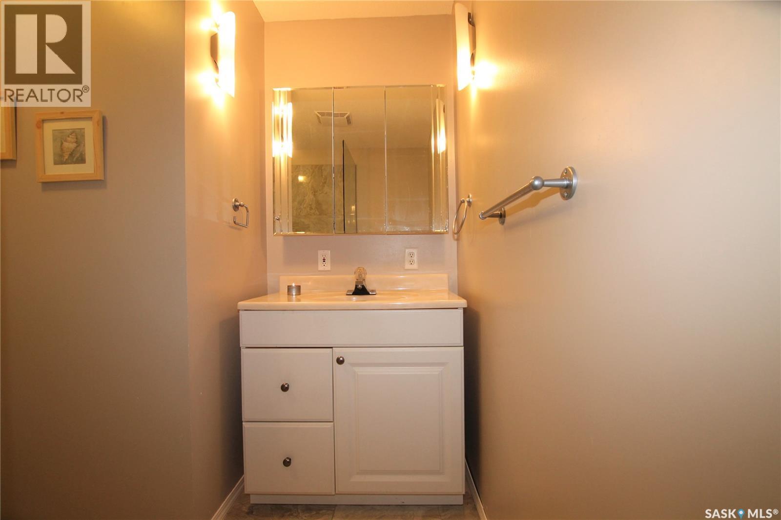 130 Marine Drive, Saskatchewan Landing, SK - Indoor Photo Showing Bathroom