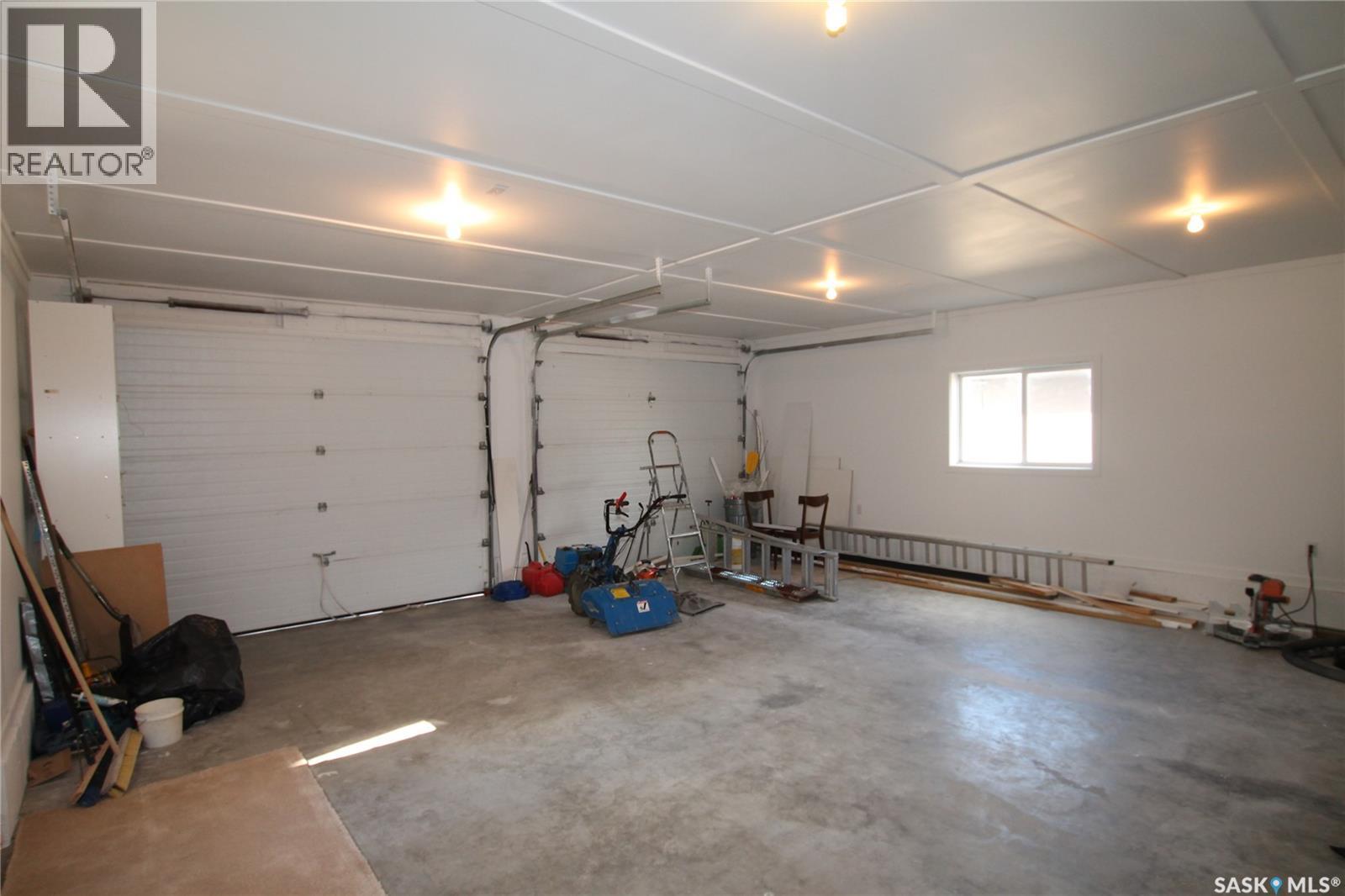 130 Marine Drive, Saskatchewan Landing, SK - Indoor Photo Showing Garage
