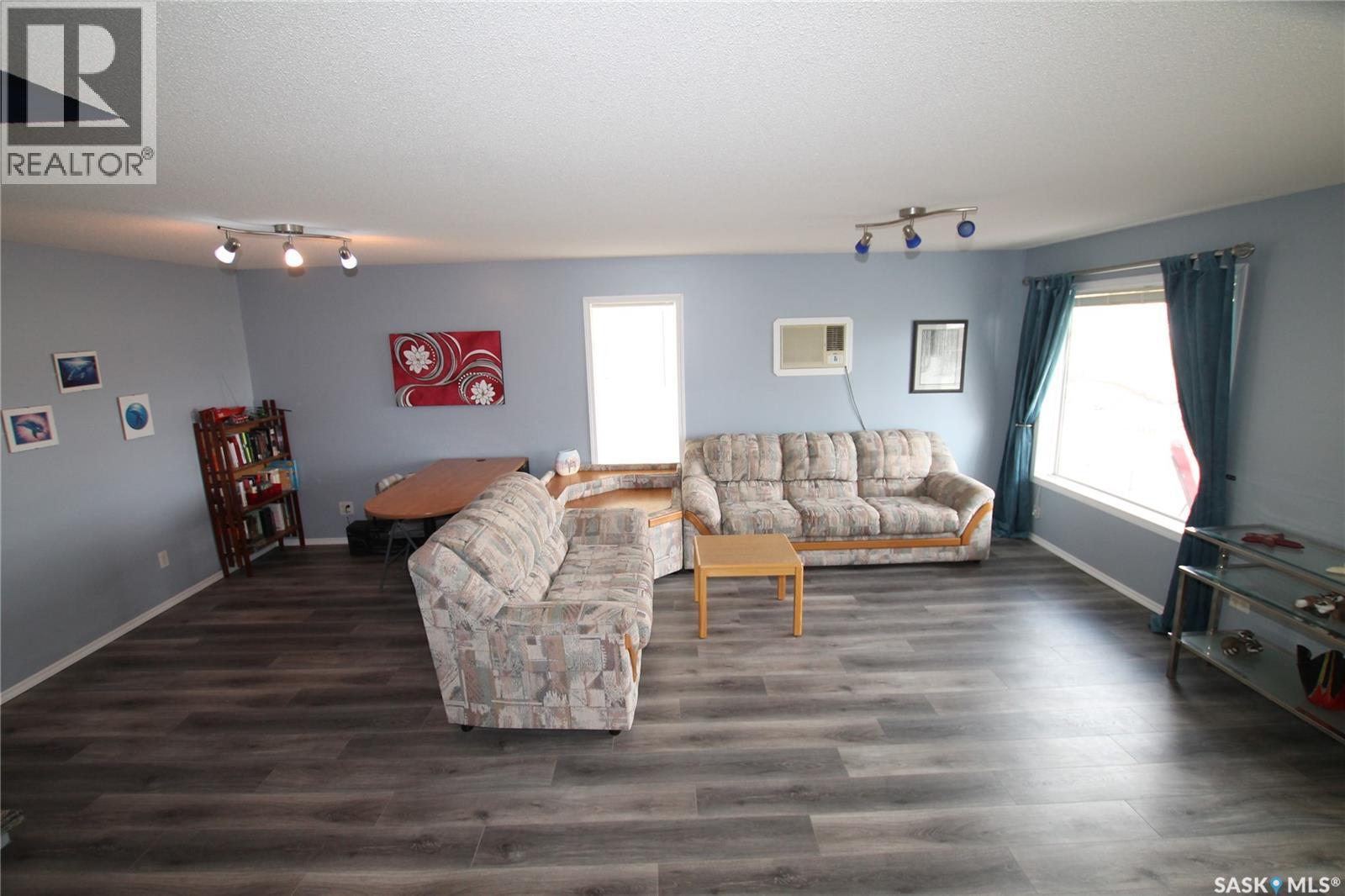 130 Marine Drive, Saskatchewan Landing, SK - Indoor Photo Showing Living Room