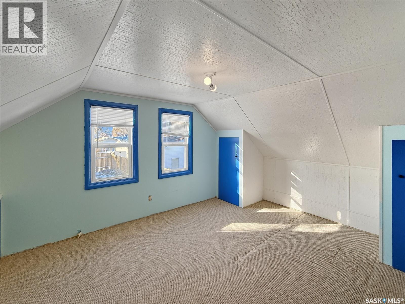 96 10Th Avenue Ne, Swift Current, SK - Indoor Photo Showing Other Room