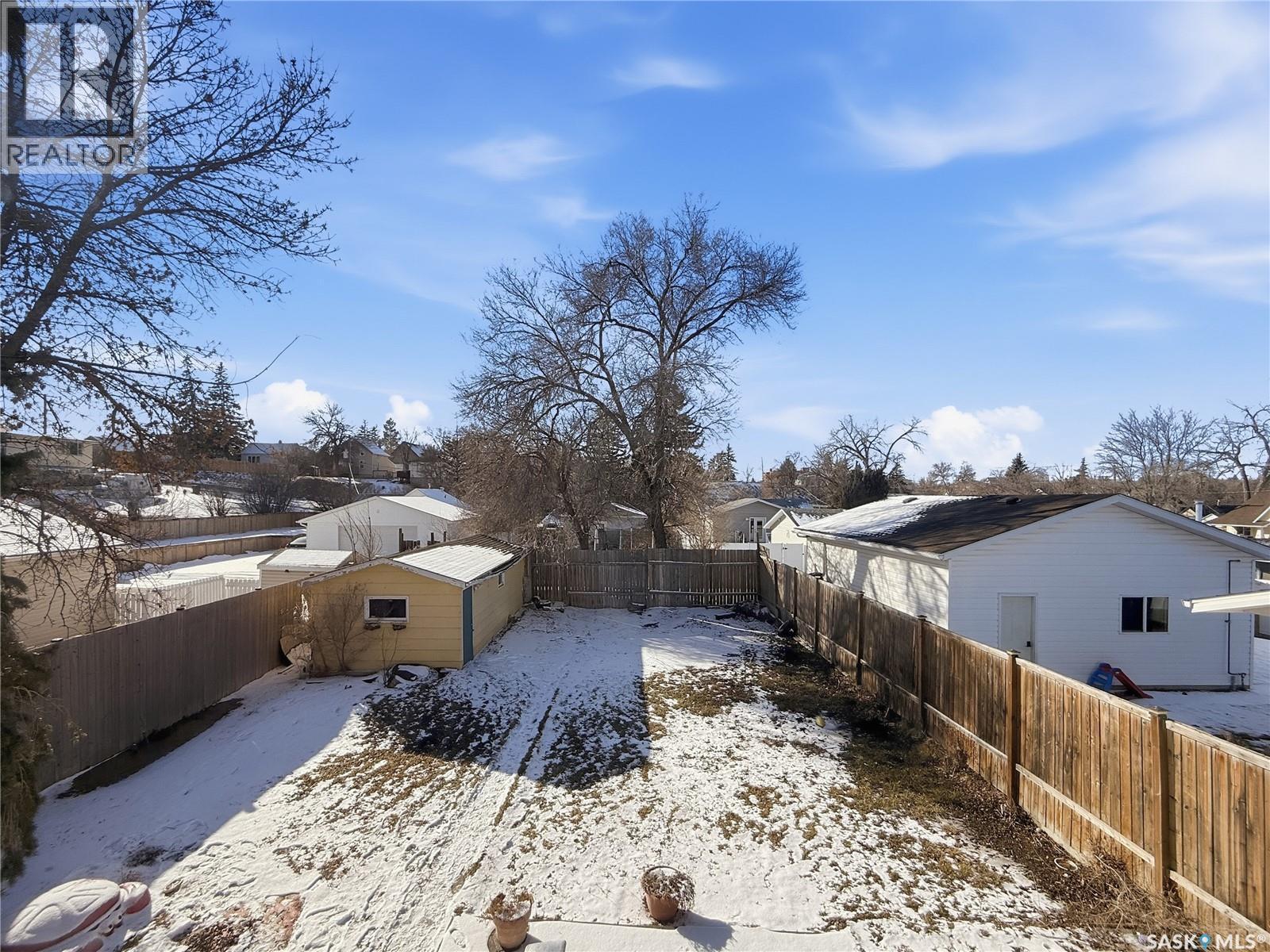 96 10Th Avenue Ne, Swift Current, SK - Outdoor