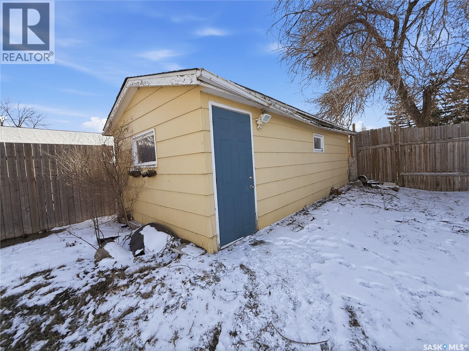 96 10Th Avenue Ne, Swift Current, SK - Outdoor With Exterior