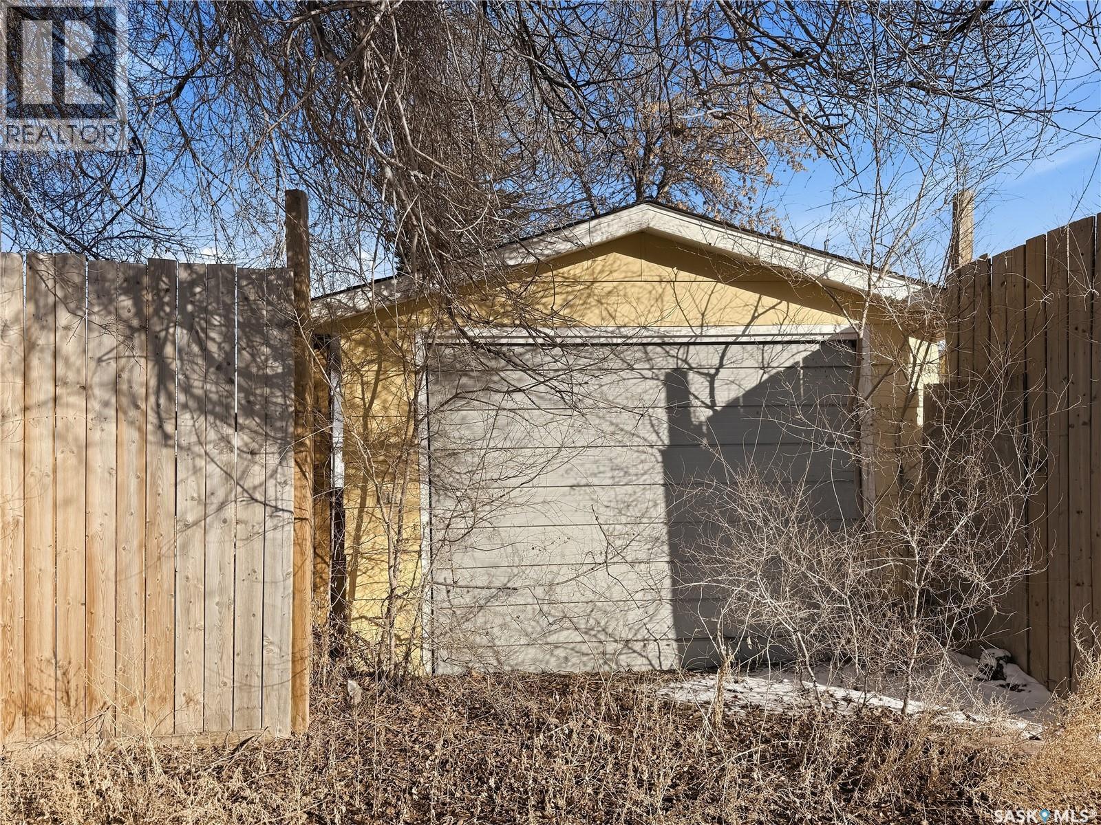 96 10Th Avenue Ne, Swift Current, SK - Outdoor