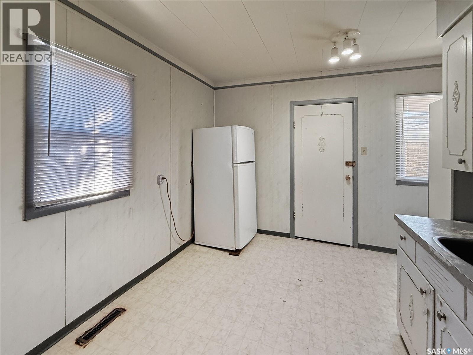 96 10Th Avenue Ne, Swift Current, SK - Indoor