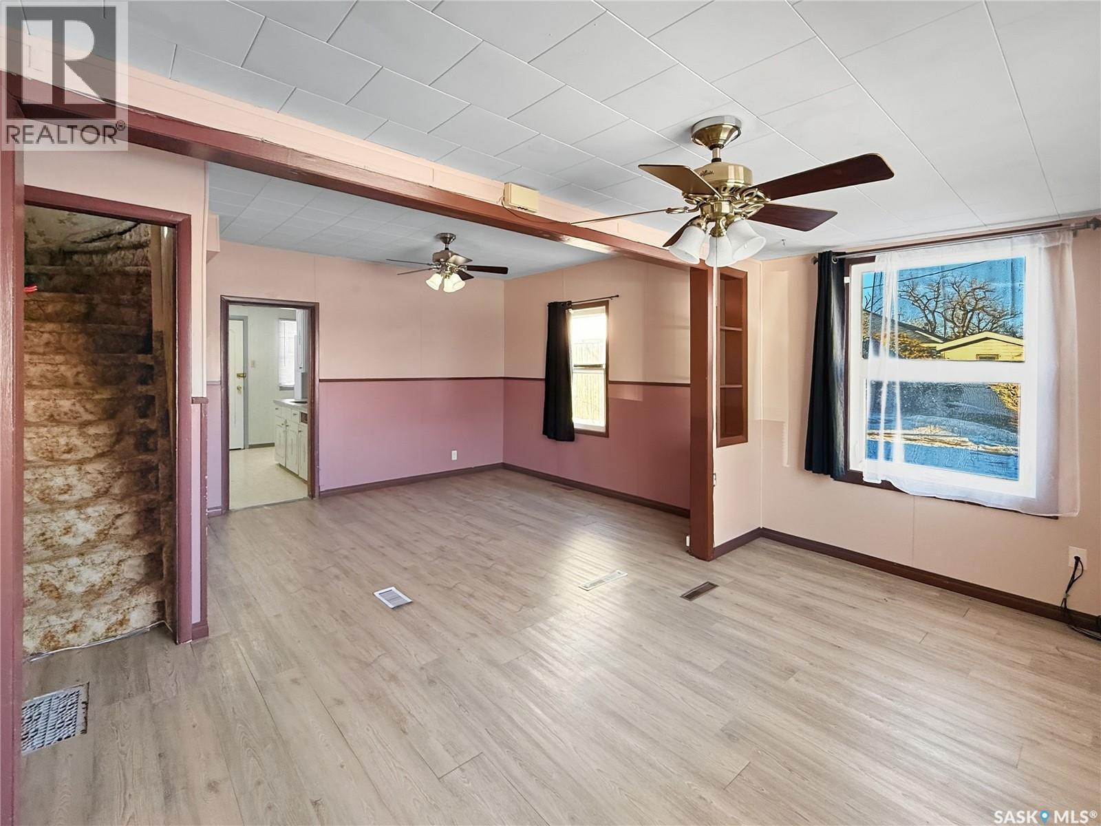 96 10Th Avenue Ne, Swift Current, SK - Indoor Photo Showing Other Room