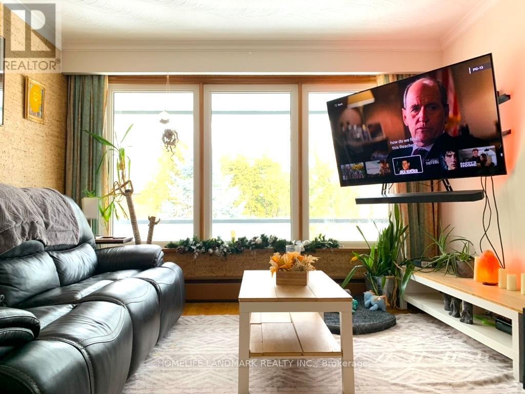 860 Francis Road, Burlington, ON - Indoor Photo Showing Living Room