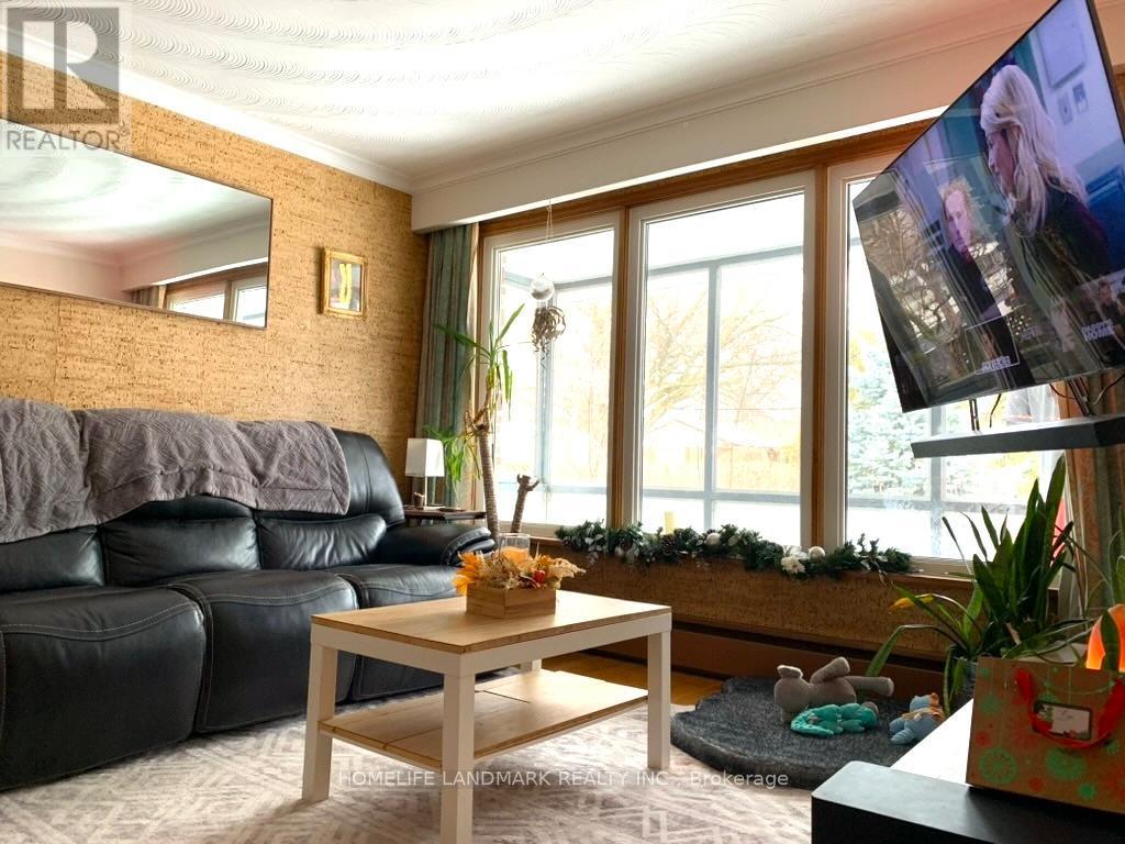 860 Francis Road, Burlington, ON - Indoor Photo Showing Living Room