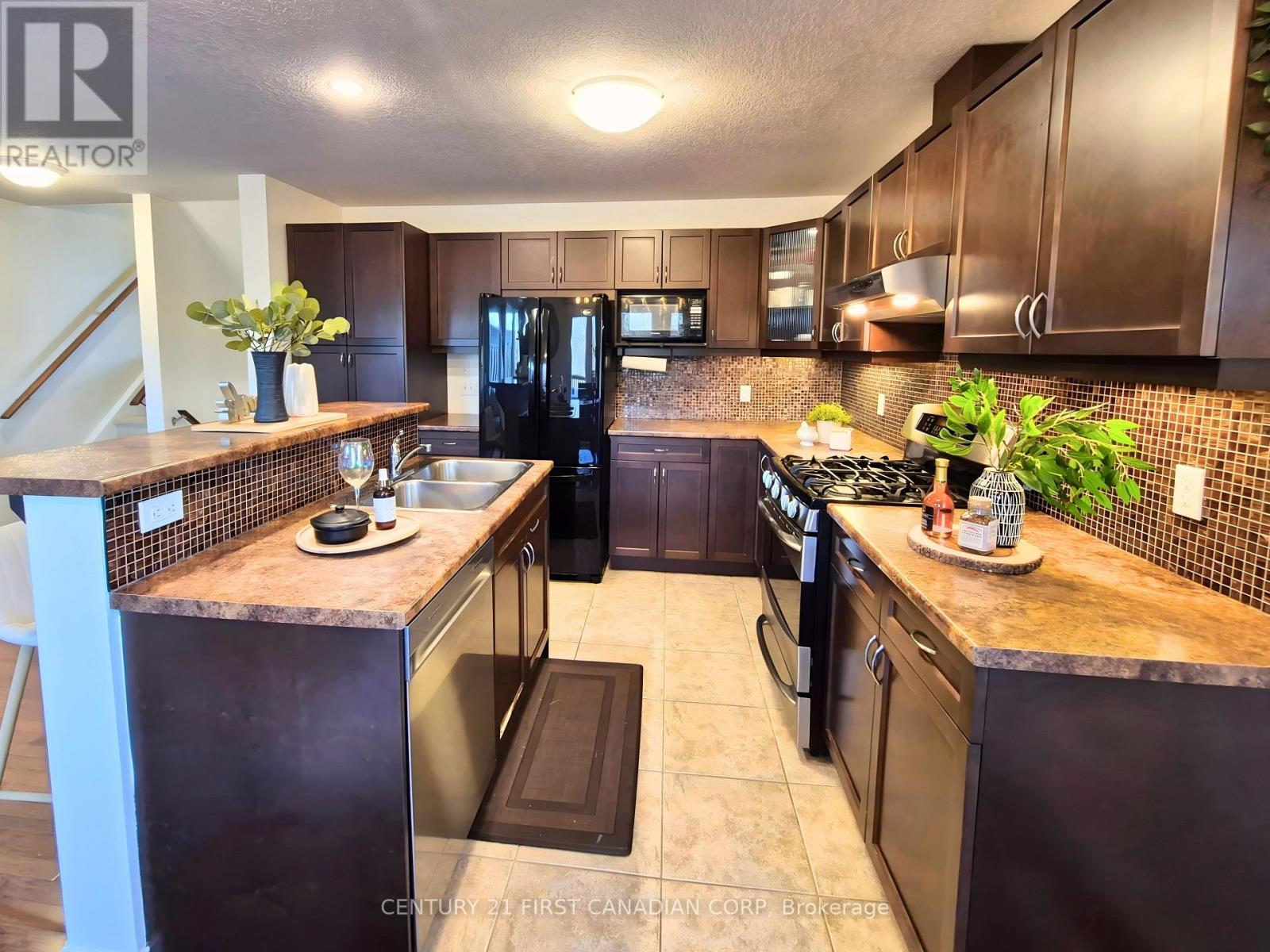 1 - 582 Hyde Park Road, London North (North O), ON - Indoor Photo Showing Kitchen With Double Sink