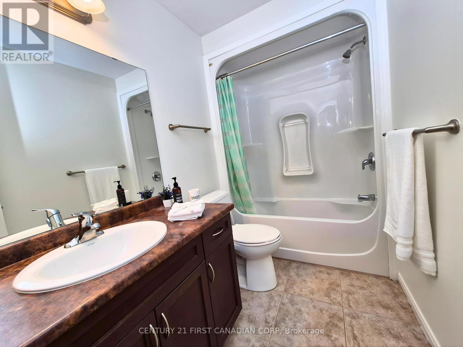 1 - 582 Hyde Park Road, London North (North O), ON - Indoor Photo Showing Bathroom