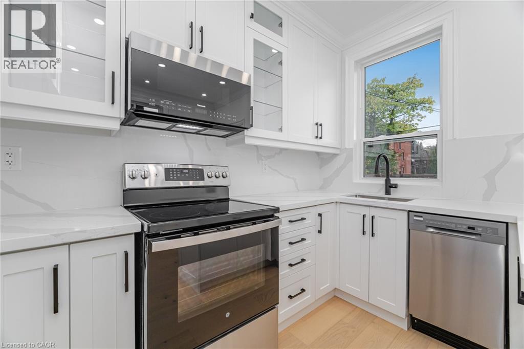 285 Charlton Avenue W, Hamilton, ON - Indoor Photo Showing Kitchen With Stainless Steel Kitchen