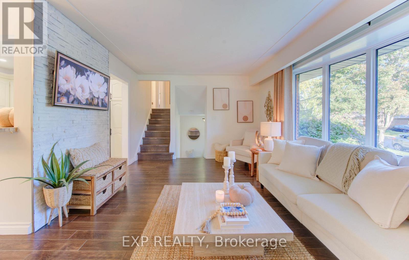 36 Blackfriars Place, Kitchener, ON - Indoor Photo Showing Living Room