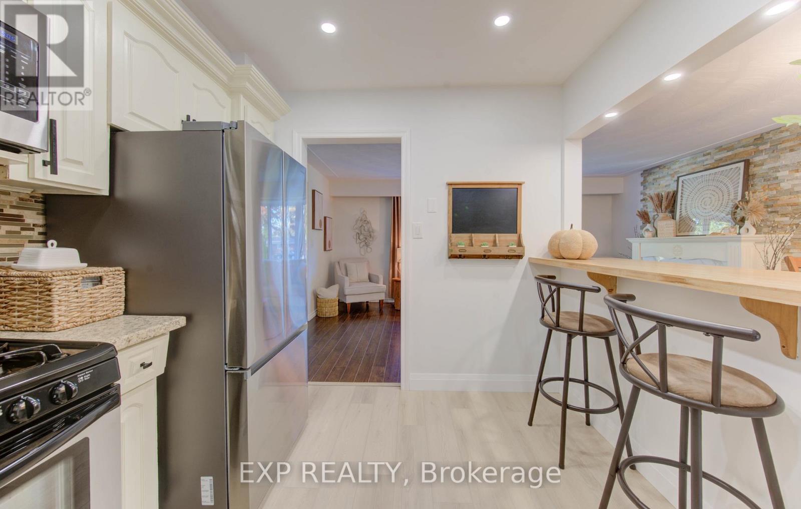 36 Blackfriars Place, Kitchener, ON - Indoor Photo Showing Kitchen