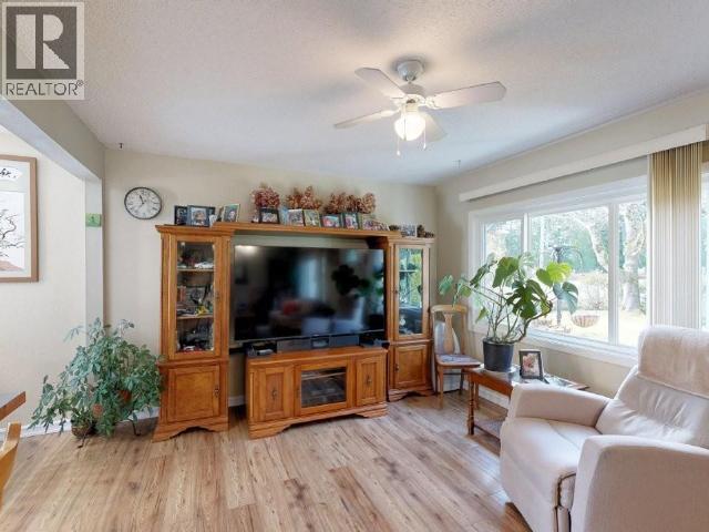 5170 Manson Ave, Powell River, BC - Indoor Photo Showing Living Room