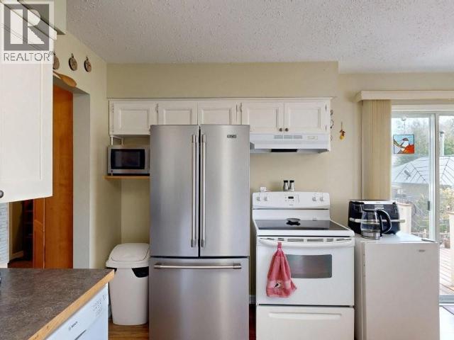 5170 Manson Ave, Powell River, BC - Indoor Photo Showing Kitchen