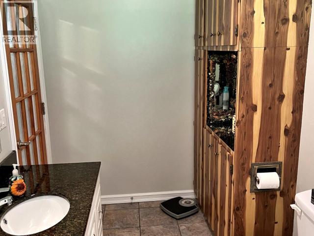 5170 Manson Ave, Powell River, BC - Indoor Photo Showing Bathroom