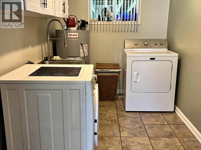 5170 Manson Ave, Powell River, BC - Indoor Photo Showing Laundry Room