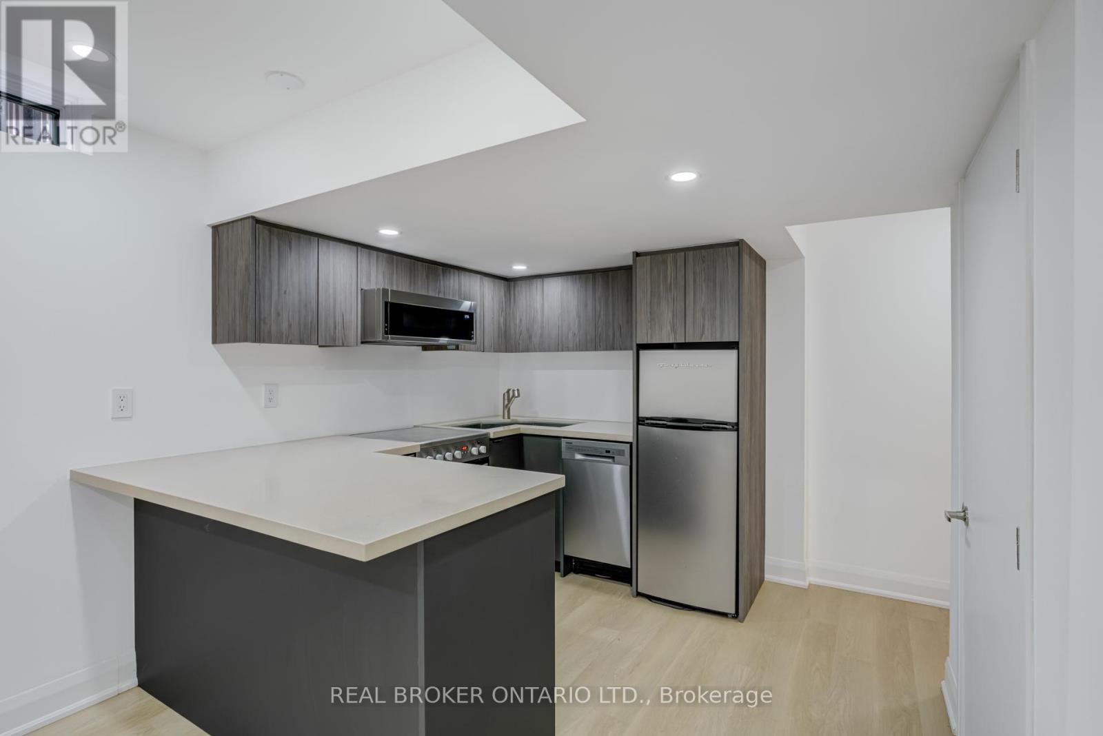 1371 Gull Crossing, Pickering, ON - Indoor Photo Showing Kitchen