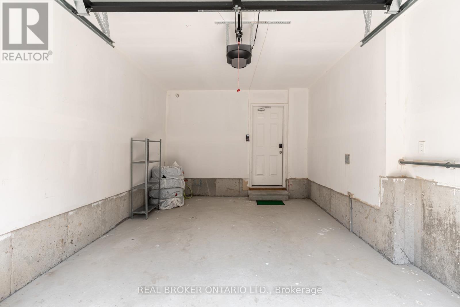 1371 Gull Crossing, Pickering, ON - Indoor Photo Showing Garage