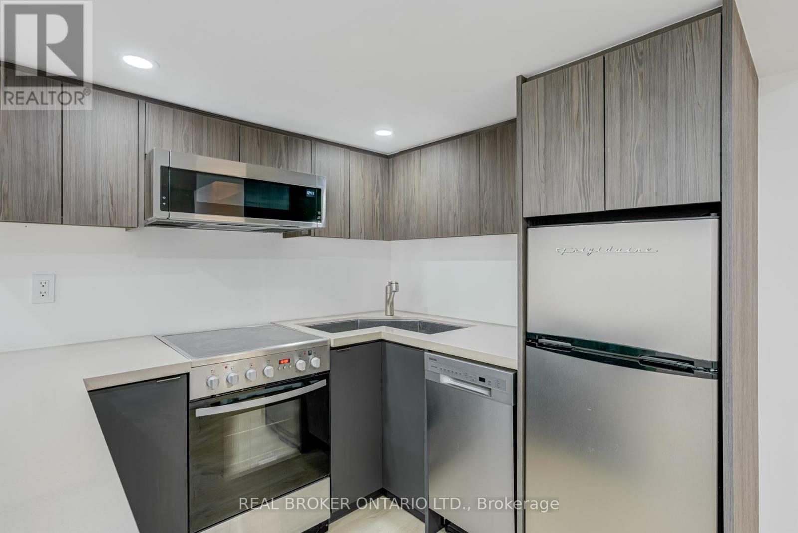 1371 Gull Crossing, Pickering, ON - Indoor Photo Showing Kitchen