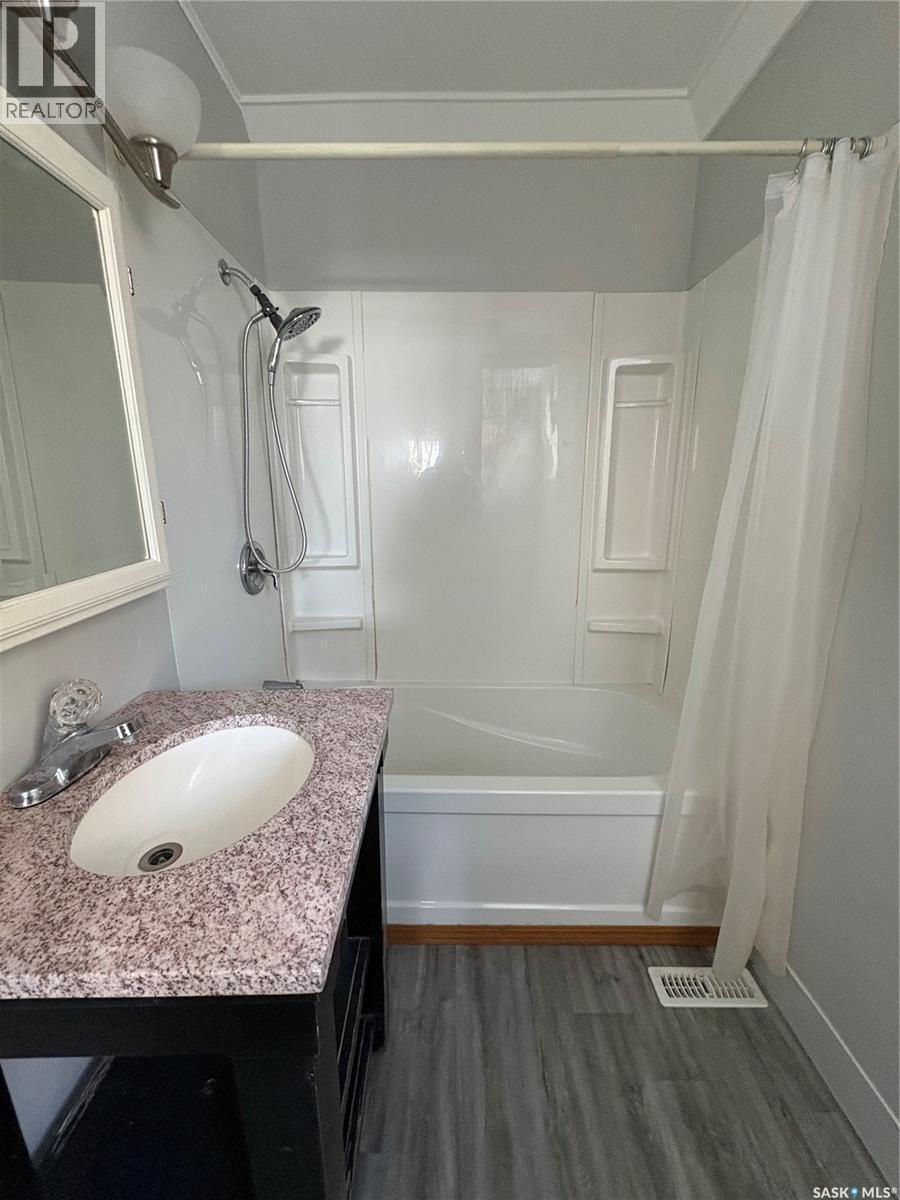 708 Qu'Appelle Avenue, Abernethy, SK - Indoor Photo Showing Bathroom