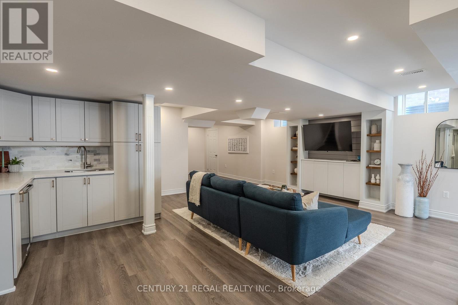 25 Elysian Fields Circle, Brampton, ON - Indoor Photo Showing Kitchen