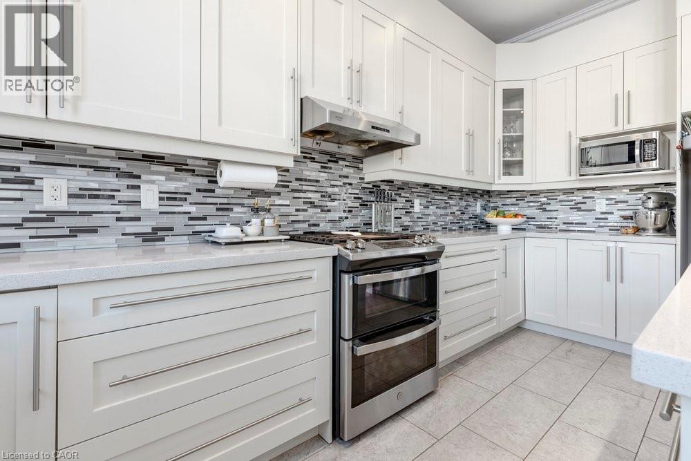 51 Weaver Drive, Ancaster, ON - Indoor Photo Showing Kitchen With Upgraded Kitchen