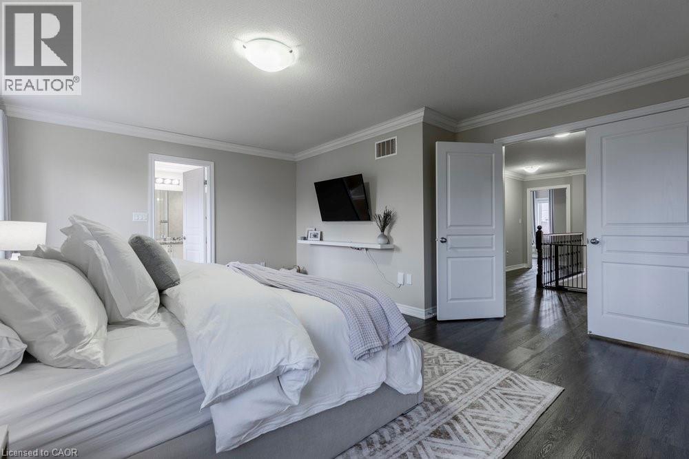 51 Weaver Drive, Ancaster, ON - Indoor Photo Showing Bedroom